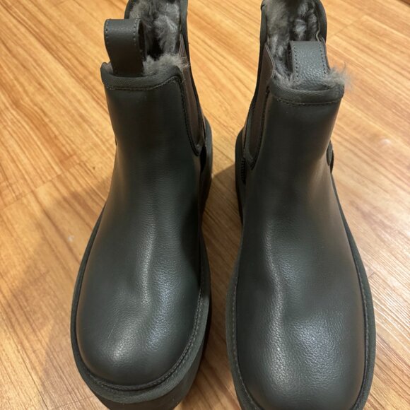 Ugg Neumel Chelsea Platform Boots - Womens Size 10 - Green and Brown Leather - Picture 7 of 8